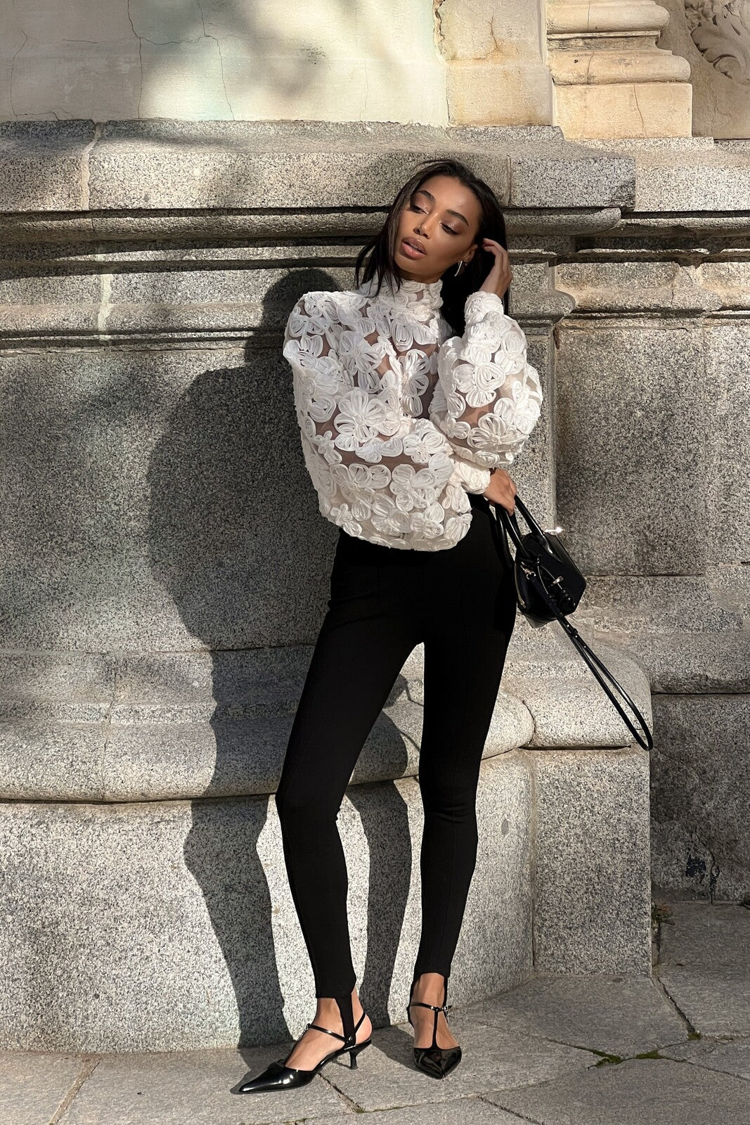 BLOUSE EN TULLE PERLE AVEC FLEURS