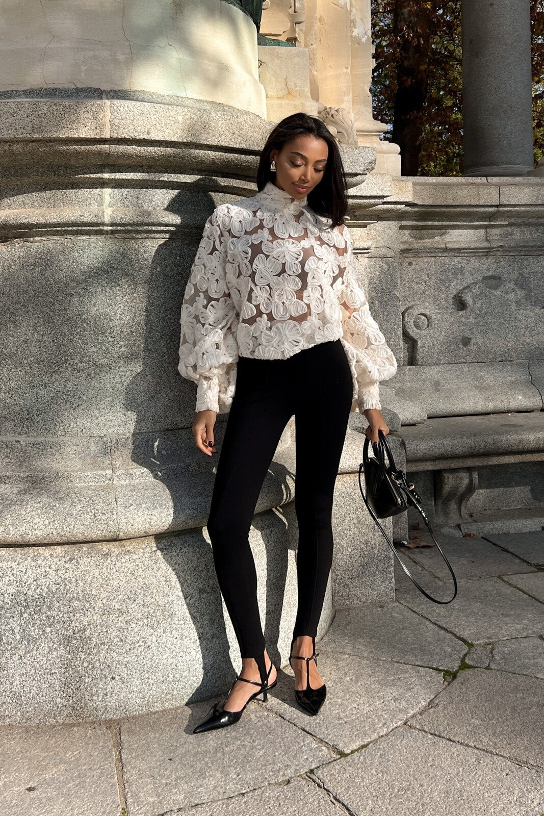 BLOUSE EN TULLE PERLE AVEC FLEURS