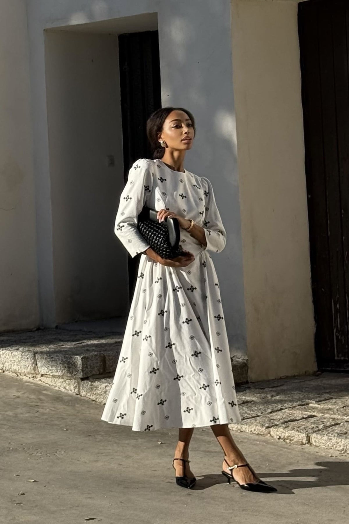 WHITE DRESS WITH BLACK EMBROIDERY