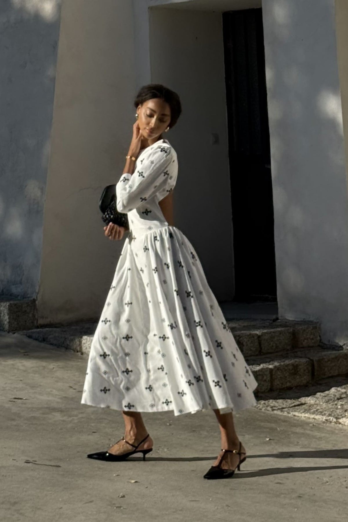 WHITE DRESS WITH BLACK EMBROIDERY