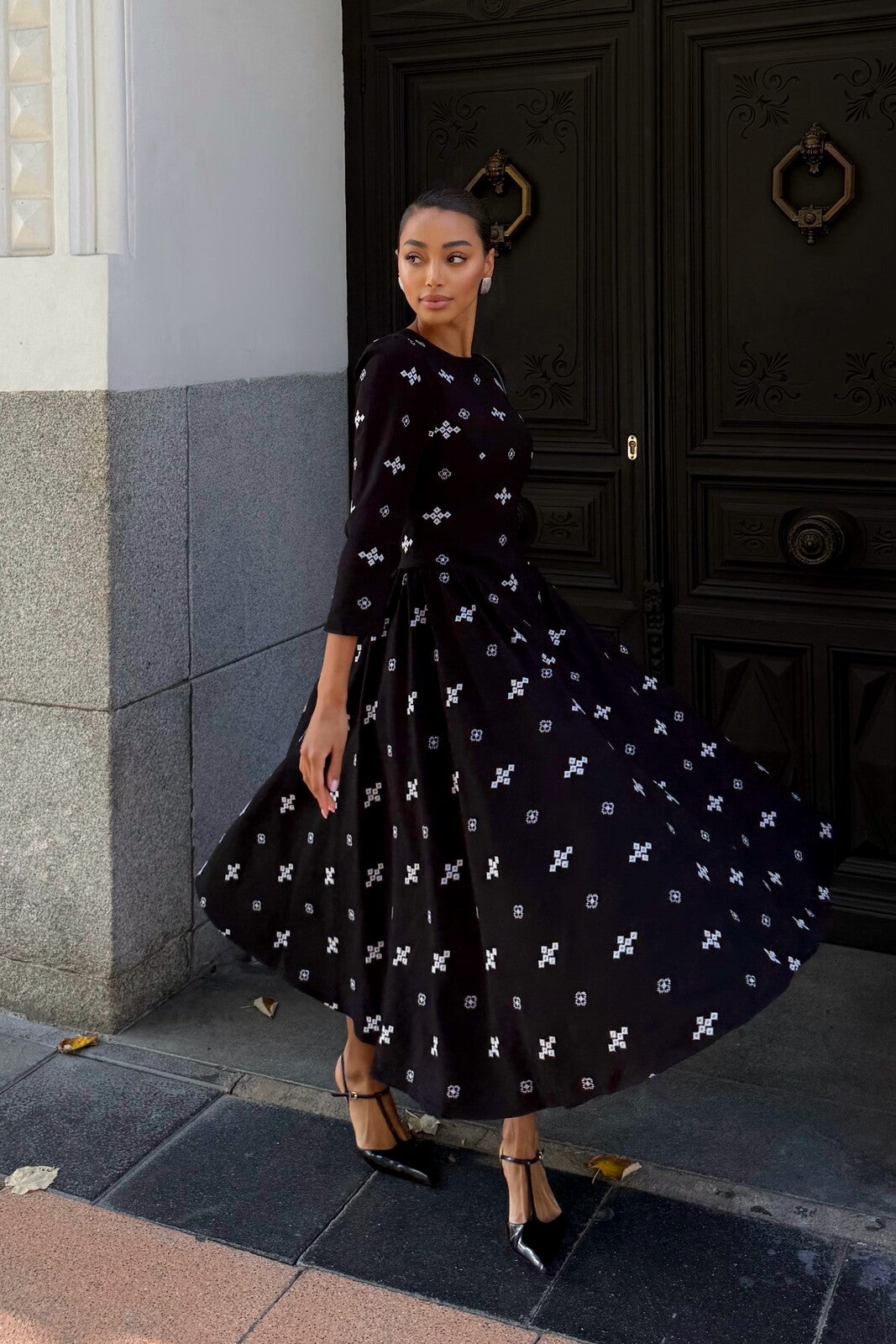 BLACK DRESS WITH WHITE EMBROIDERY