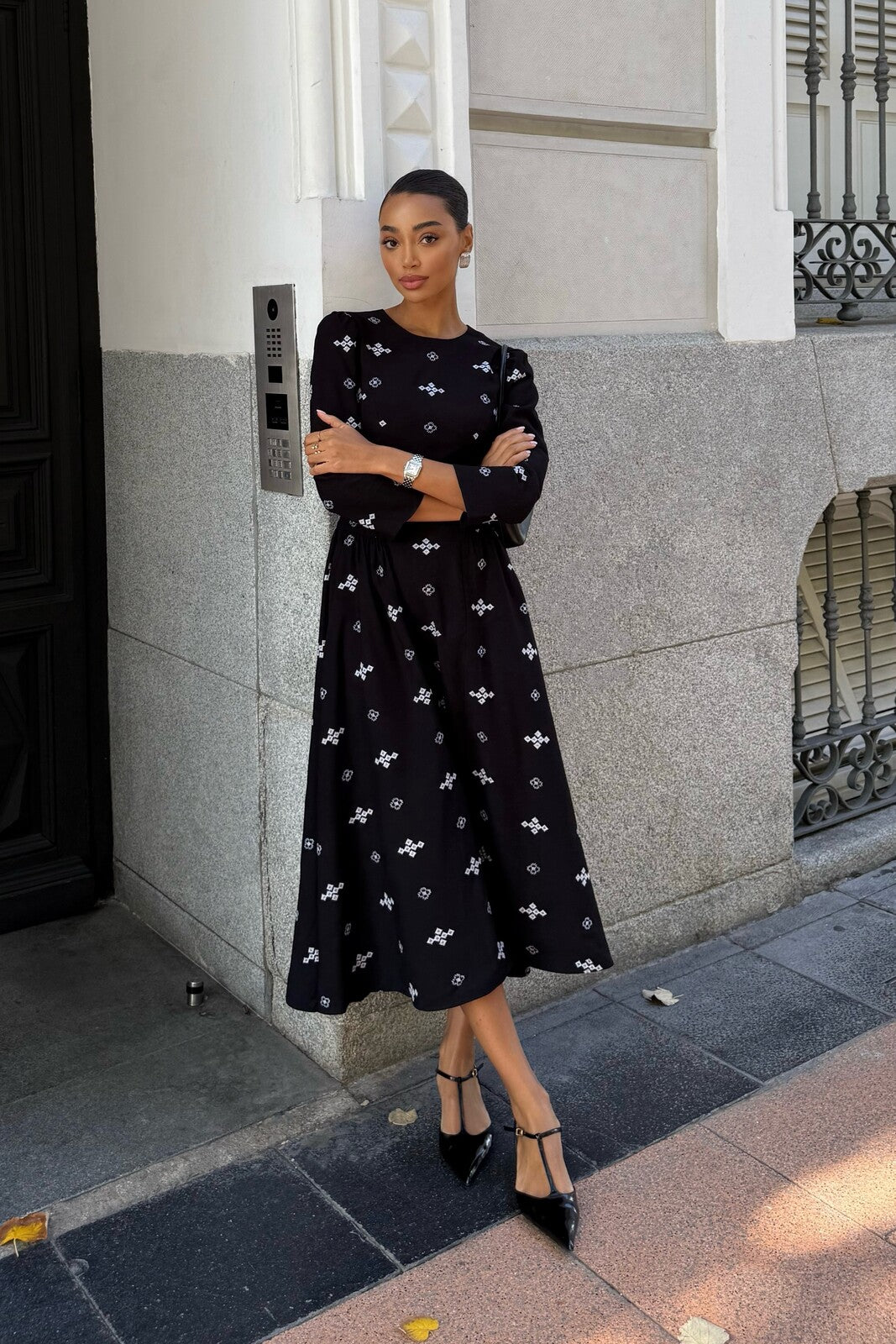 BLACK DRESS WITH WHITE EMBROIDERY