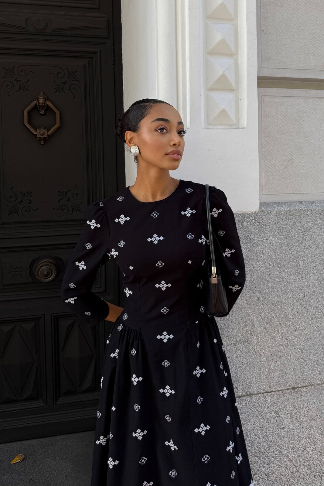 BLACK DRESS WITH WHITE EMBROIDERY