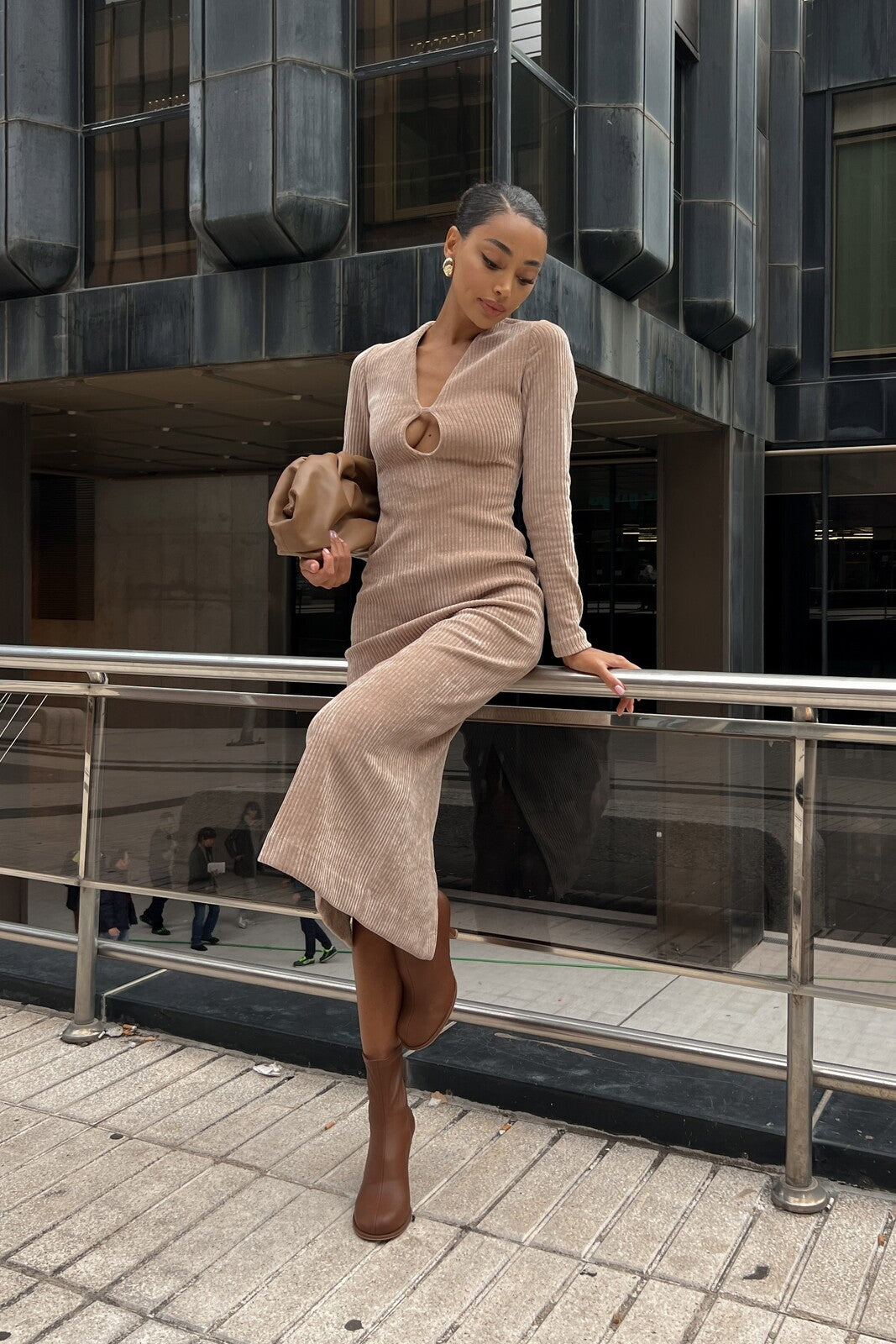 CAMEL KNIT DRESS WITH LONG SLEEVES