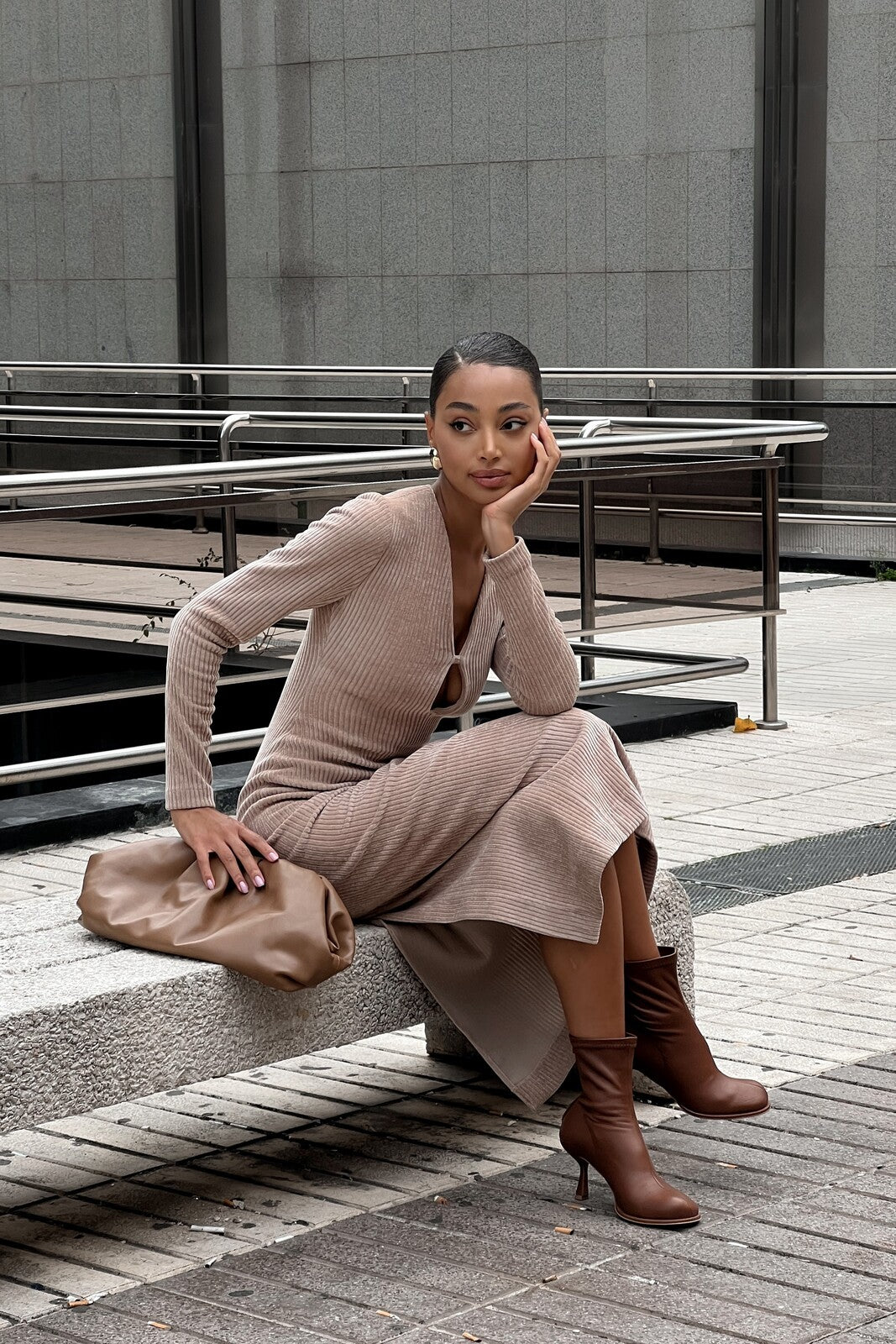 CAMEL KNIT DRESS WITH LONG SLEEVES