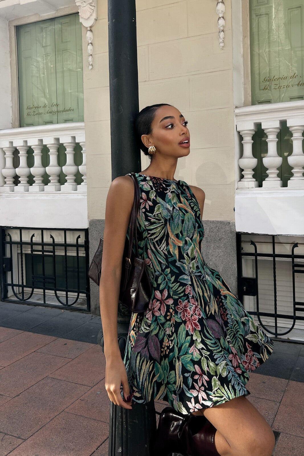 VESTIDO CURTO VERDE COM ESTAMPADO FLORAL