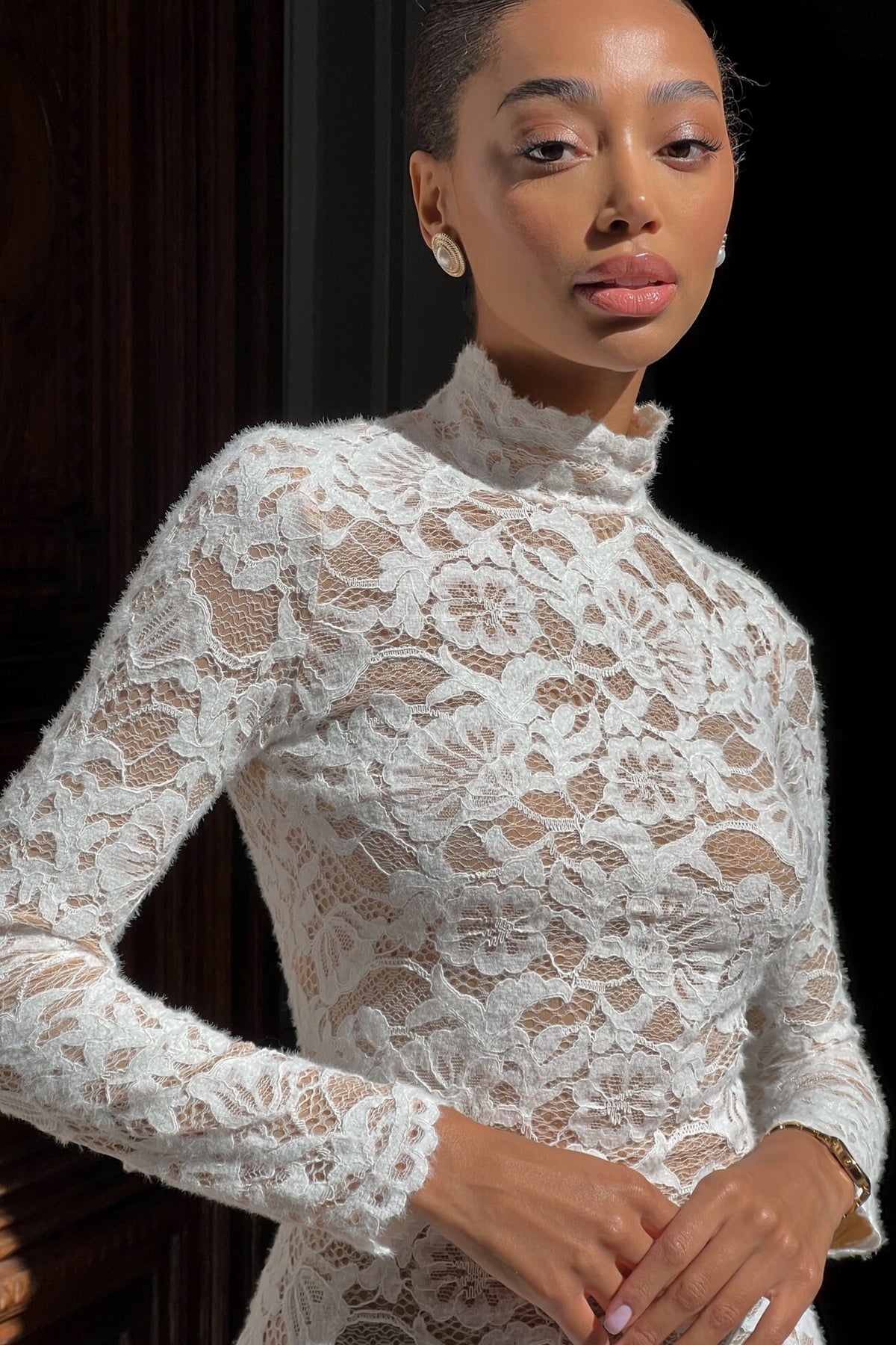 WHITE LACE DRESS WITH LONG SLEEVES