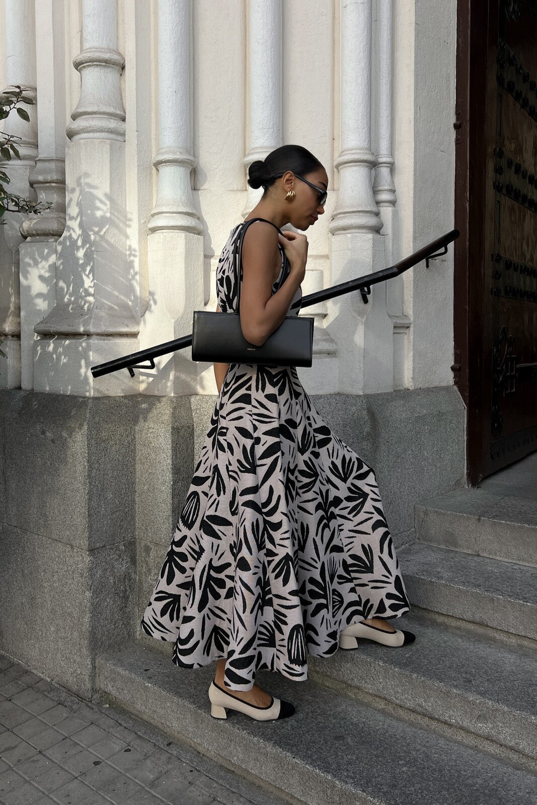 SLEEVELESS BLACK LEAF JACQUARD DRESS