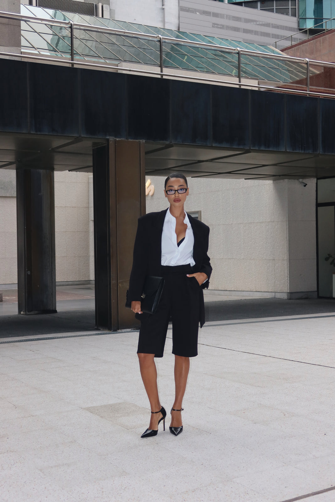 BLAZER NEGRO CON HOMBRERAS