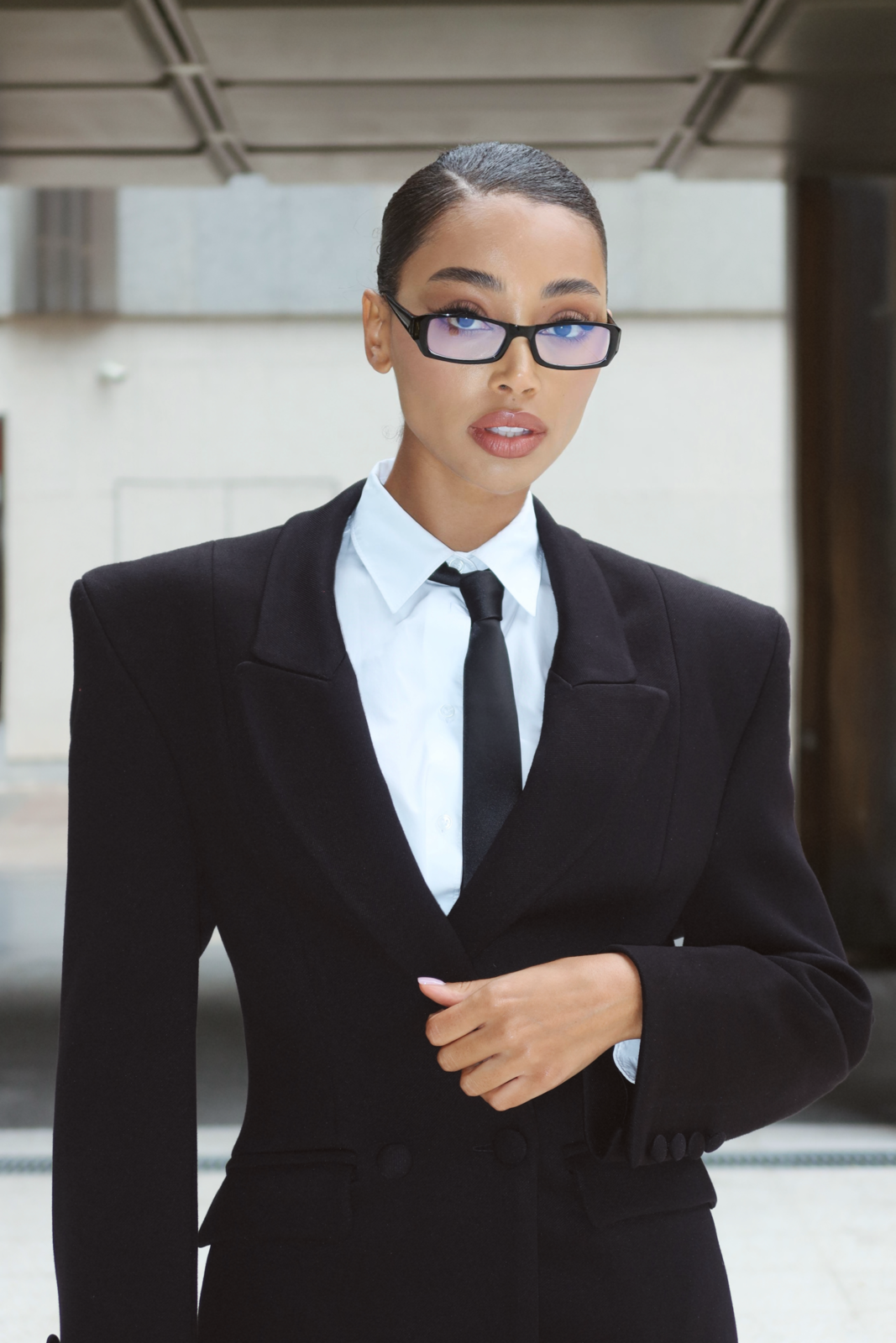 BLAZER NEGRO CON HOMBRERAS