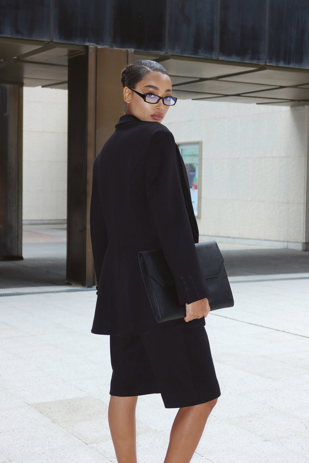 BLAZER NEGRO CON HOMBRERAS