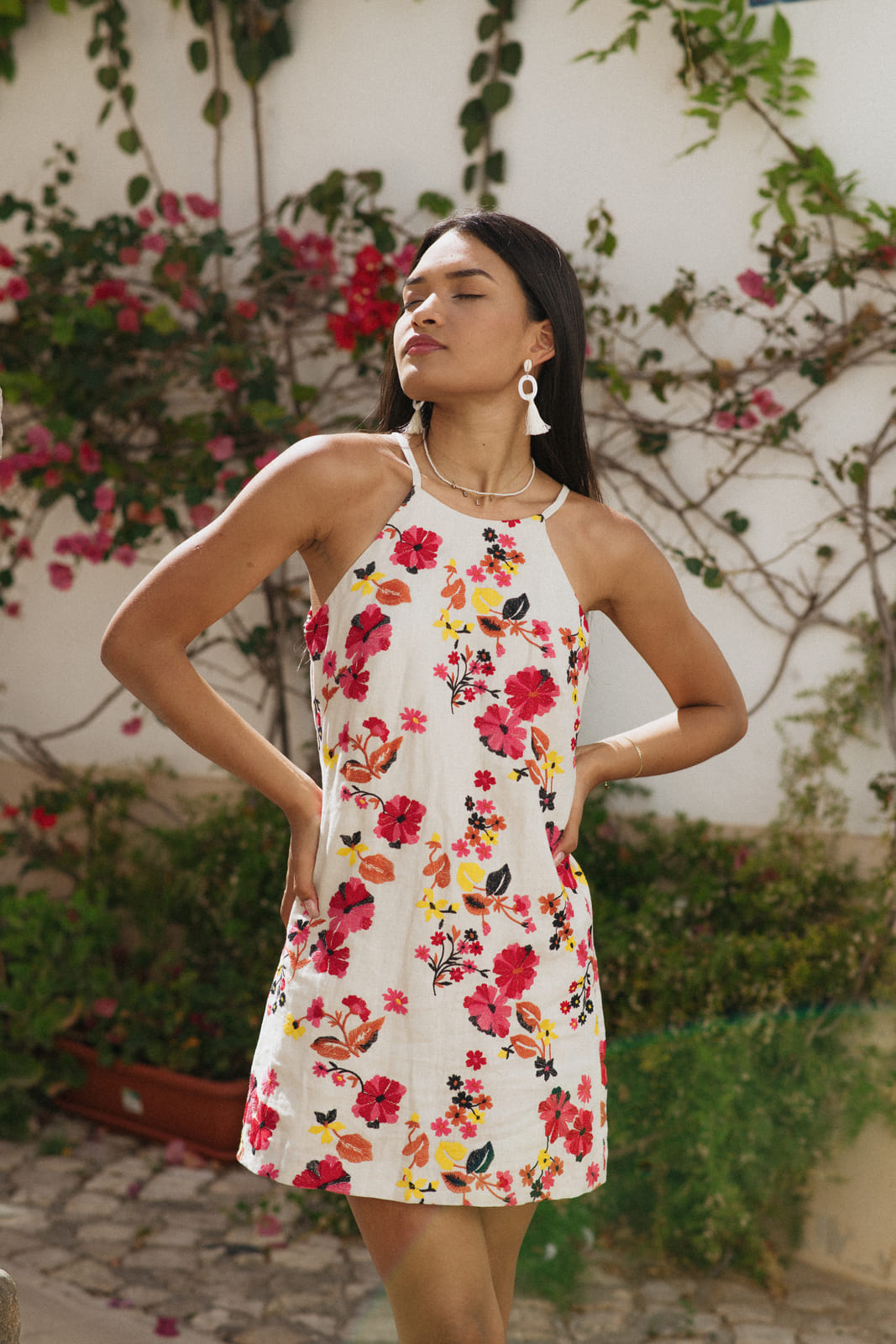 VESTIDO BRANCO FLORAL CURTO